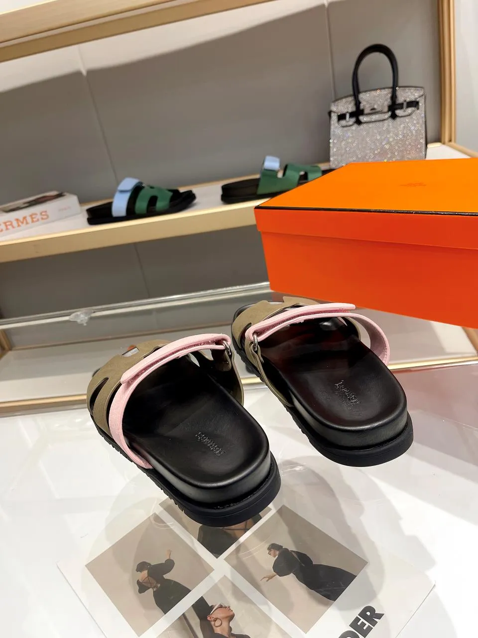 👟👟Ex-factory price 440👟👟Men's +10 HERMES Chypre sandals, popular slippers are now on the market🔥🔥🔥. The original shoes at the counter are carefully made from molds. They are the favorite luxuries of big-name celebrities. High quality creates classics. You are welcome to repost the pictures and sell them!  Size: Women’s size: 35-42 Men’s size: 39-46